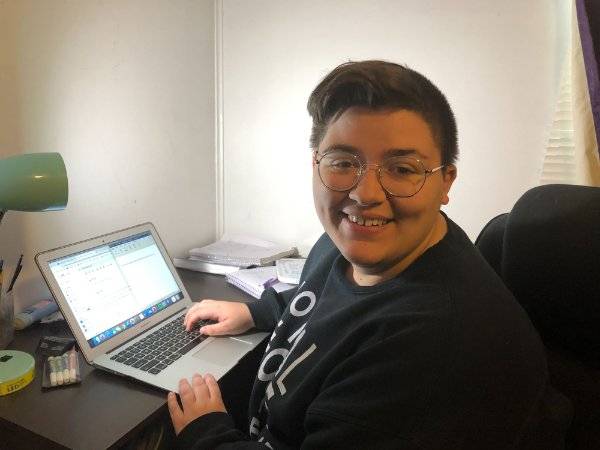 Gabrielle Angel, honors student, working on their research project online